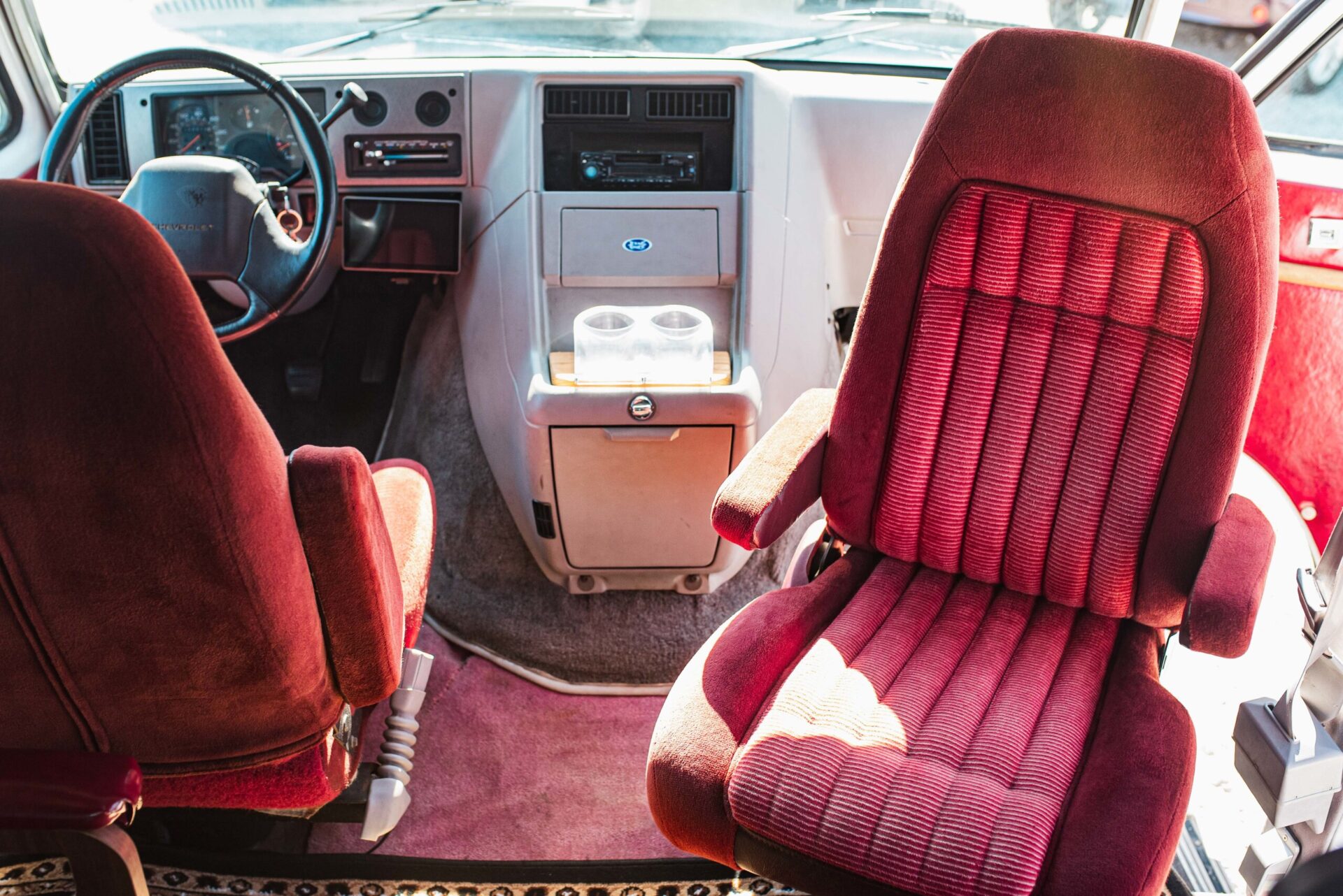 シボレーシェビーバンキャンピングカー運転席