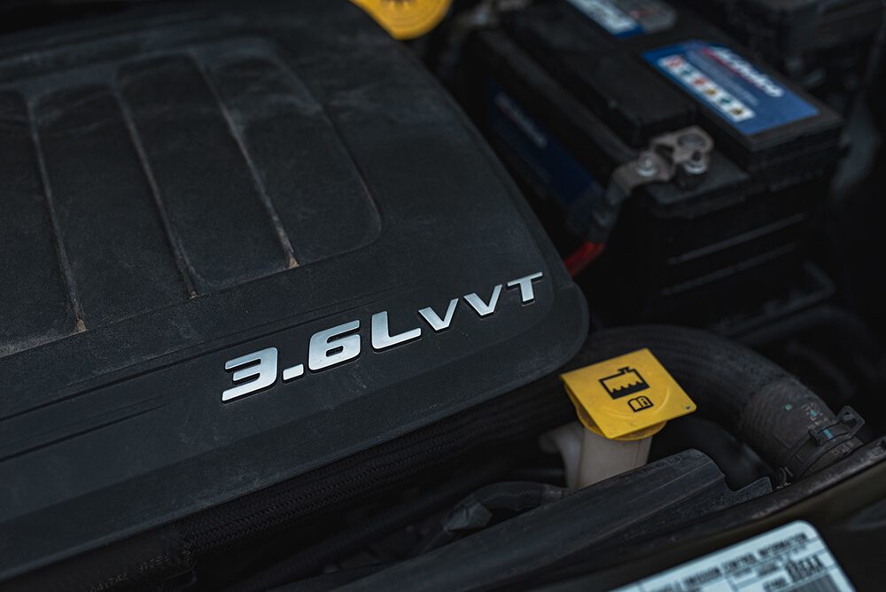 ダッジグランドキャラバンエンジンルーム画像