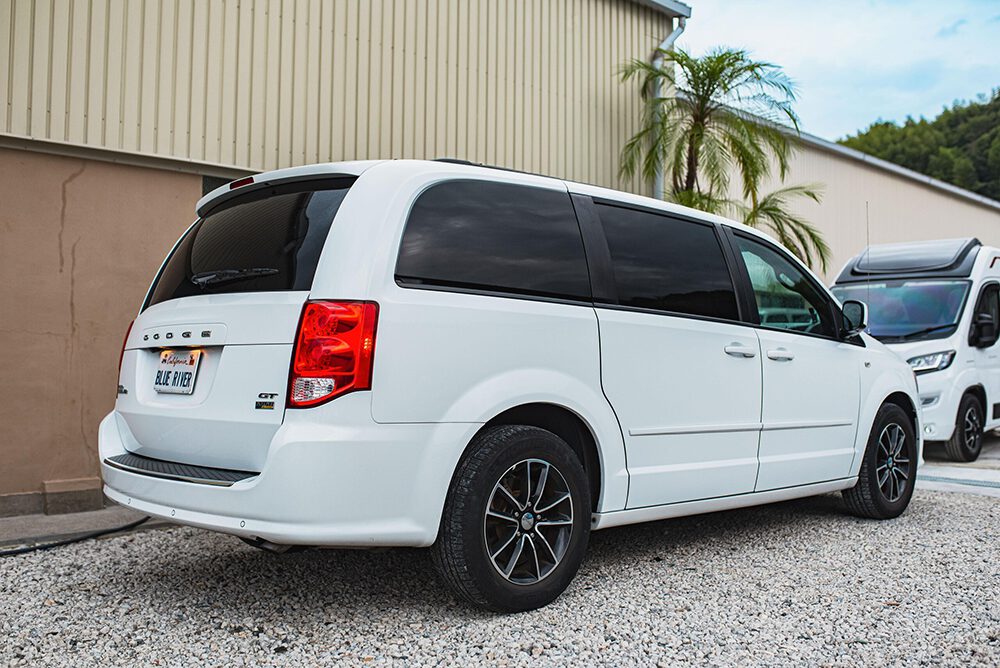 ダッジグランドキャラバンバックサイド画像