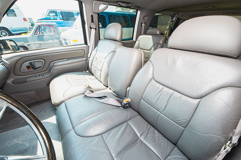 シボレーサバーバンホワイト20250803車内２画像