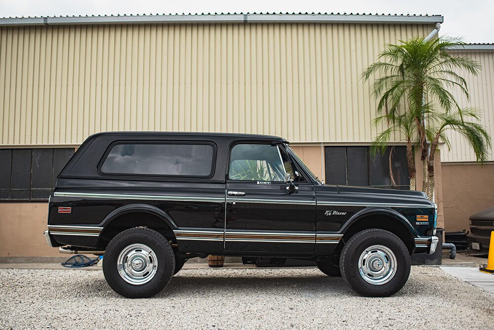 シボレー-K-5ブレイザー1972年モデル1123右向きサイド画像