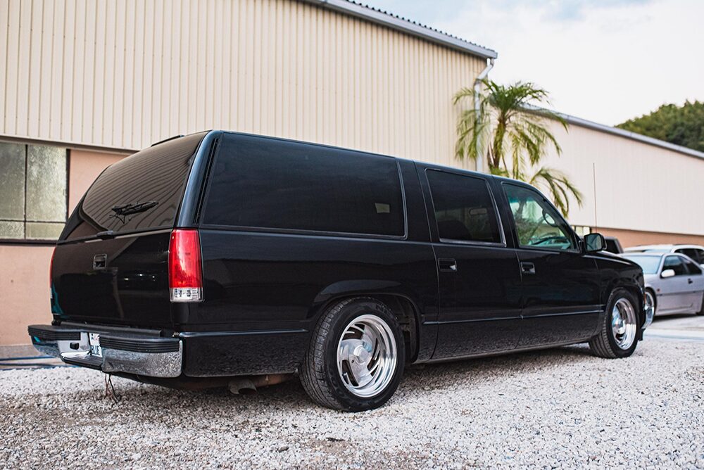 シボレー-サバーバン1995モデル1123右バックスタイル画像