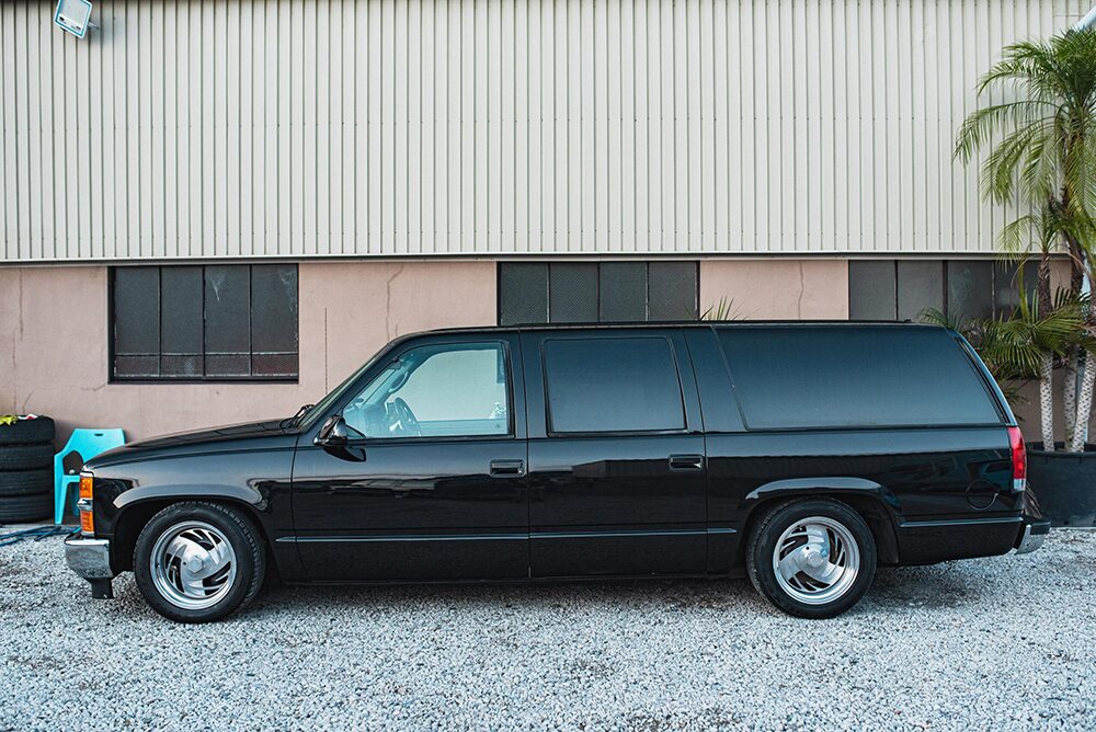 シボレー-サバーバン1995モデル1123左サイド画像