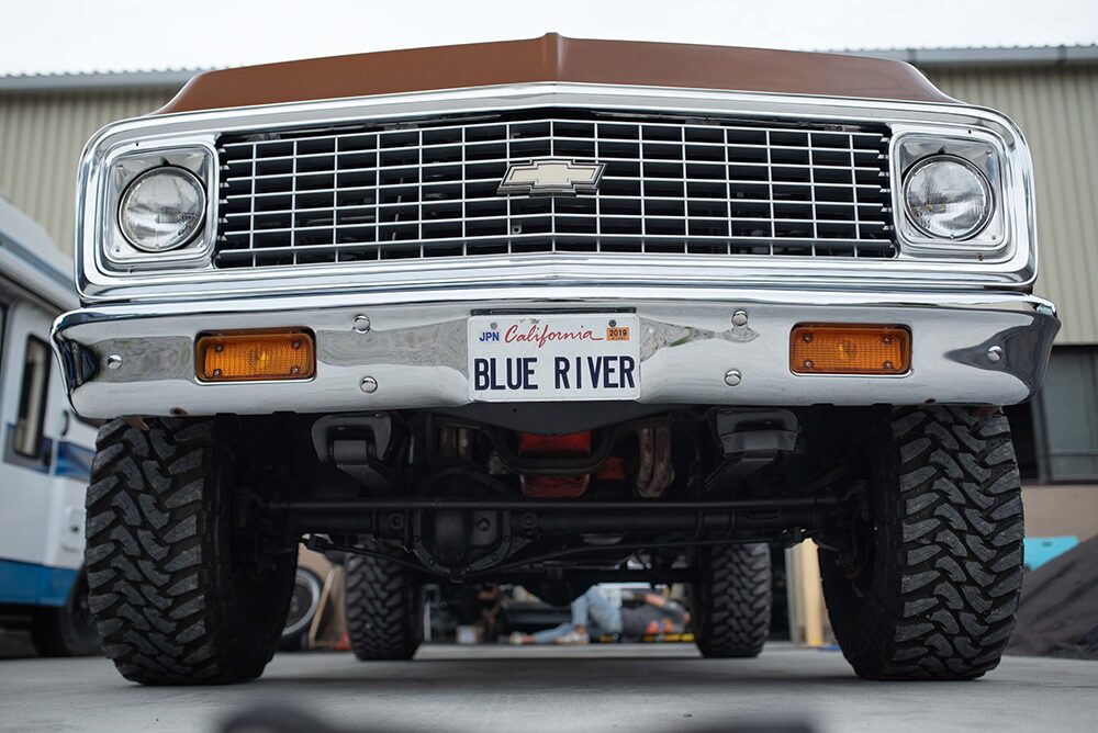 シボレーK5ブレイザーブラウンフロント下アングル