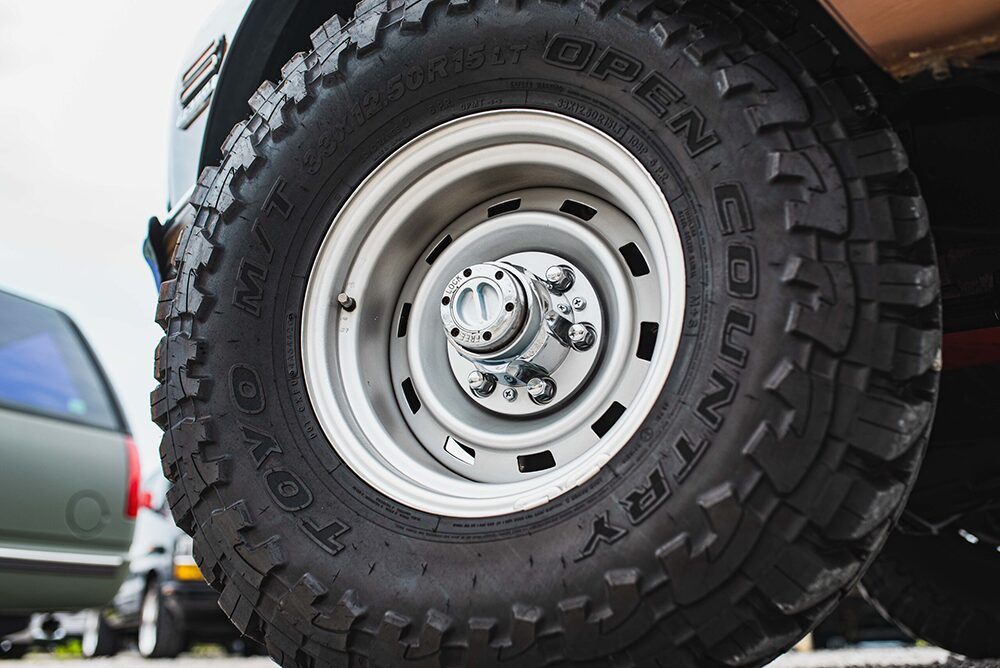 シボレーK5ブレイザーブラウンホイール画像