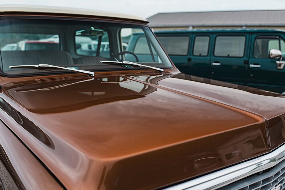 シボレーK5ブレイザーブラウンボンネット