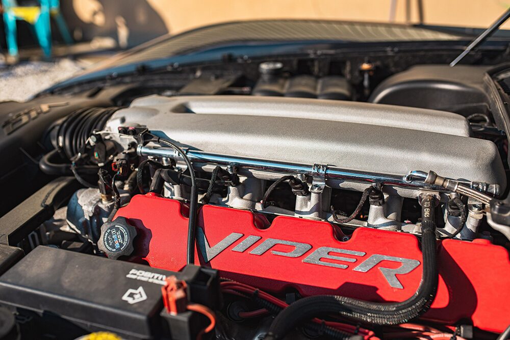 ダッチバイパーエンジンルーム画像