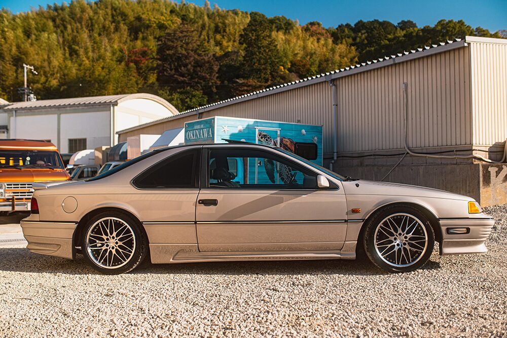 フォードサンバード右向きサイド画像