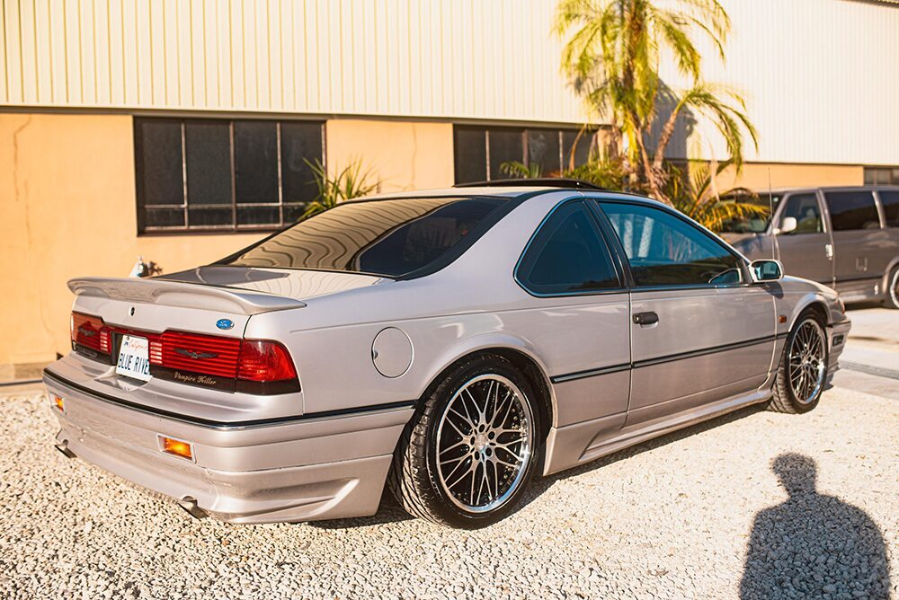 フォードサンバード右向きバックスタイル画像