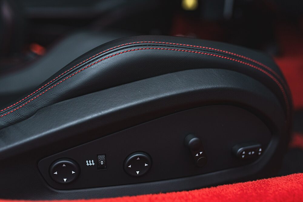 フェラーリ-458スパイダー20260312車内装備画像１