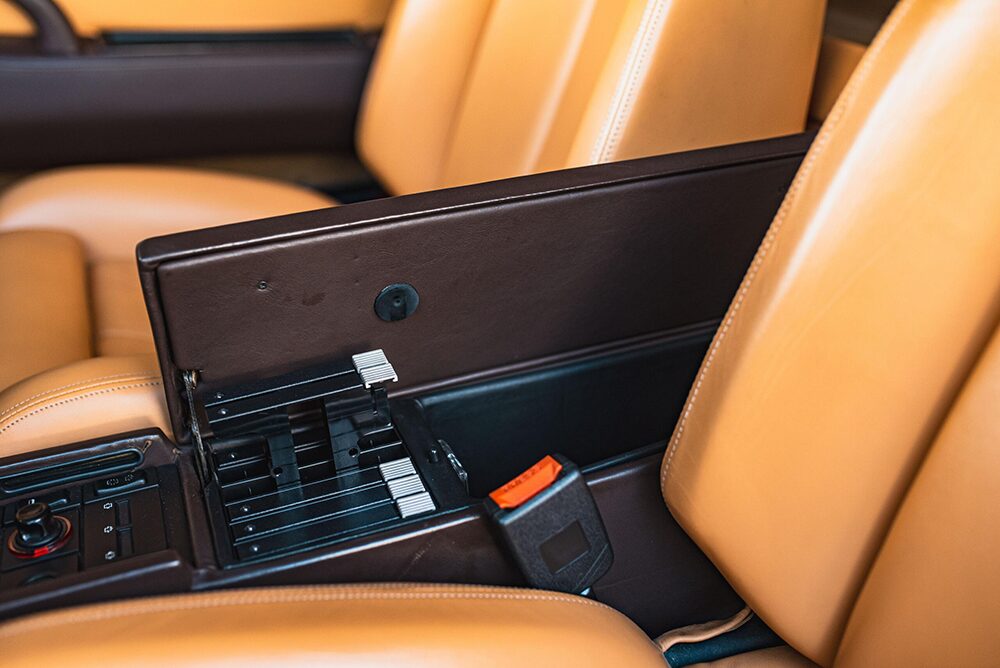 フェラーリ-テスタロッサ20260312車内装備画像２